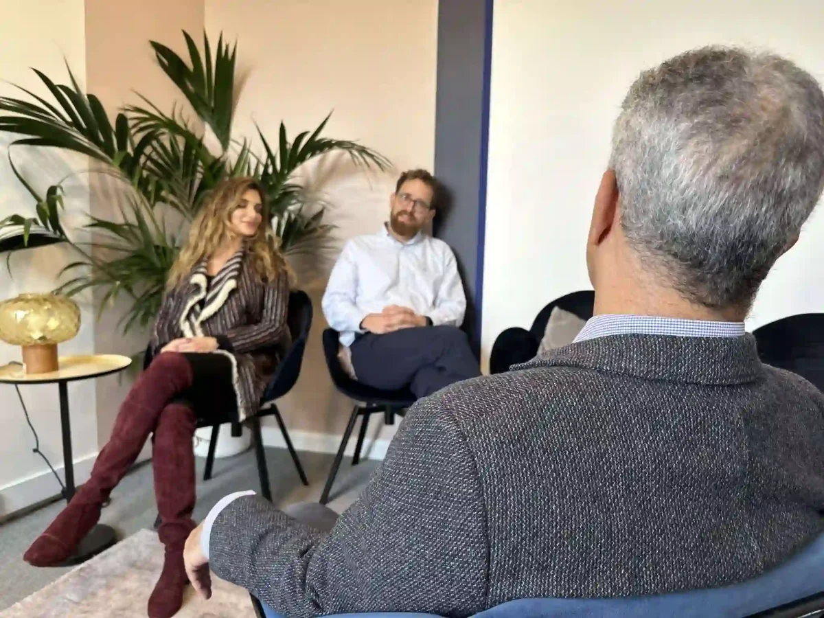 a picture of people discussing addiction therapy treatment at CATCH recovery rehab in Greenwich.