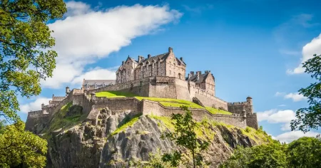 Edinburgh Castle in a sunny day with blue skies. Rehab in Edinburgh.