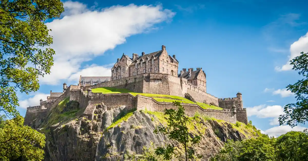 Edinburgh Castle in a sunny day with blue skies. Rehab in Edinburgh.